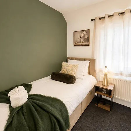 Ferienhaus Luxury Stylish 3br House With Garden Parking Near Cribbs And M5 By Goldenhoursstay *