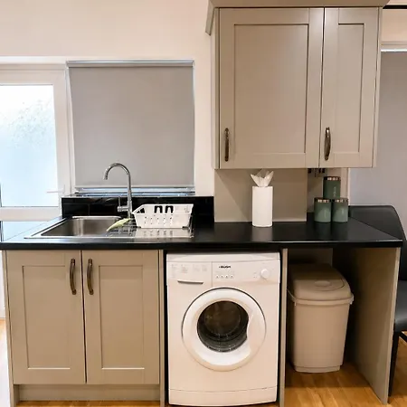 Luxury Stylish 3br House With Garden Parking Near Cribbs And M5 By Goldenhoursstay *