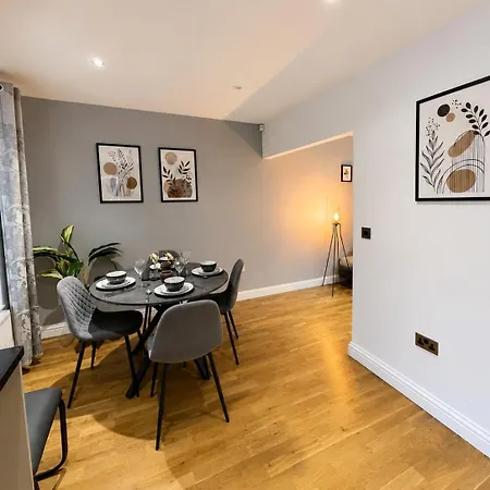 Luxury Stylish 3br House With Garden Parking Near Cribbs And M5 By Goldenhoursstay