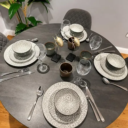 Luxury Stylish 3br House With Garden Parking Near Cribbs And M5 By Goldenhoursstay Ferienhaus *